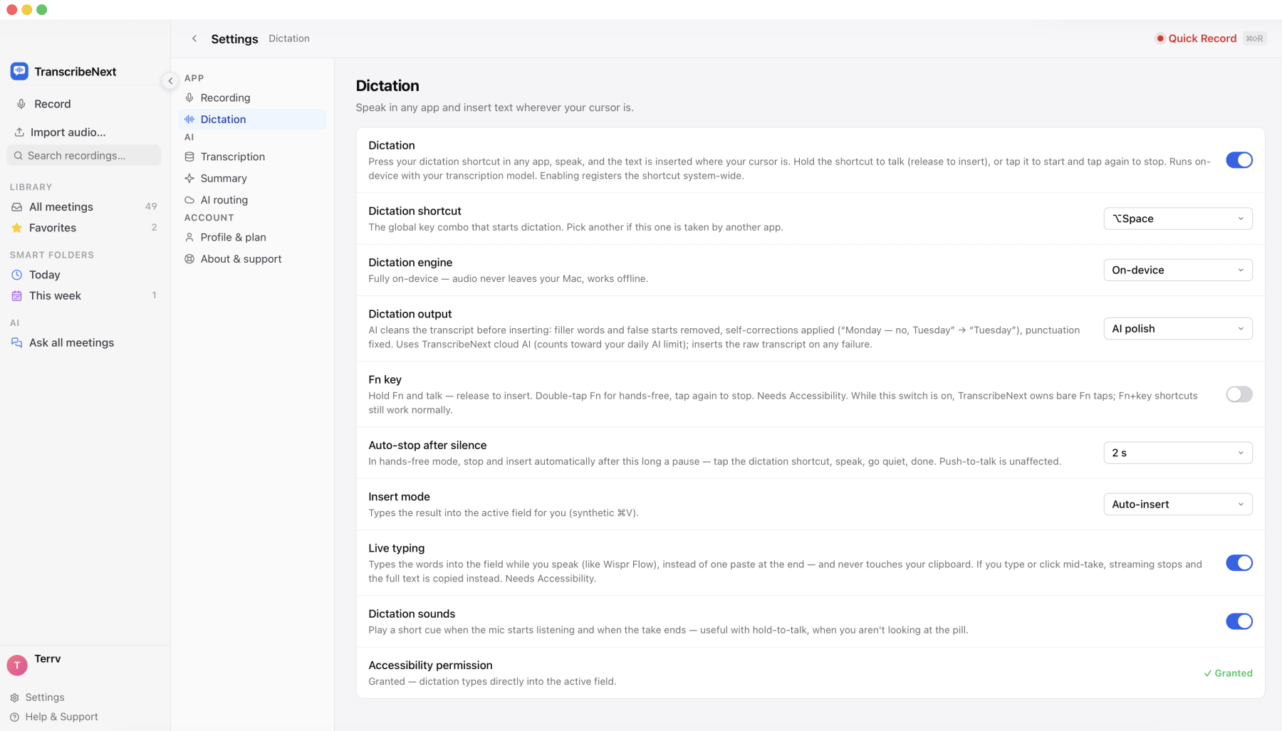 Ajustes de dictado de TranscribeNext para Mac: atajo, motor en el dispositivo, salida con pulido de IA, autostop tras silencio, modo de inserción y escritura en vivo